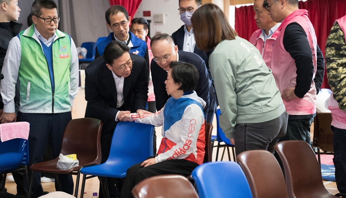 周霁农融探望慰问火灾伤者和受影响居民