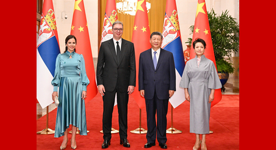 习近平同塞尔维亚总统武契奇会谈